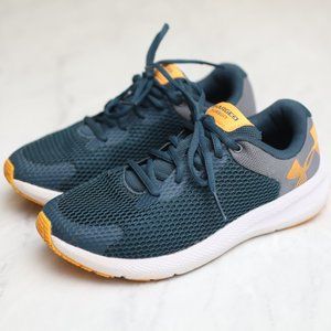 Under Armour Unisex running Shoes size 4
